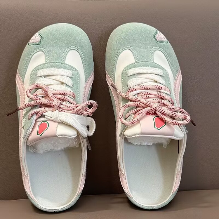 Moteriški sportiniai bateliai su stora padu, viršus iš audinio, padas iš gumos, apvali pirštų forma, vasara 2025