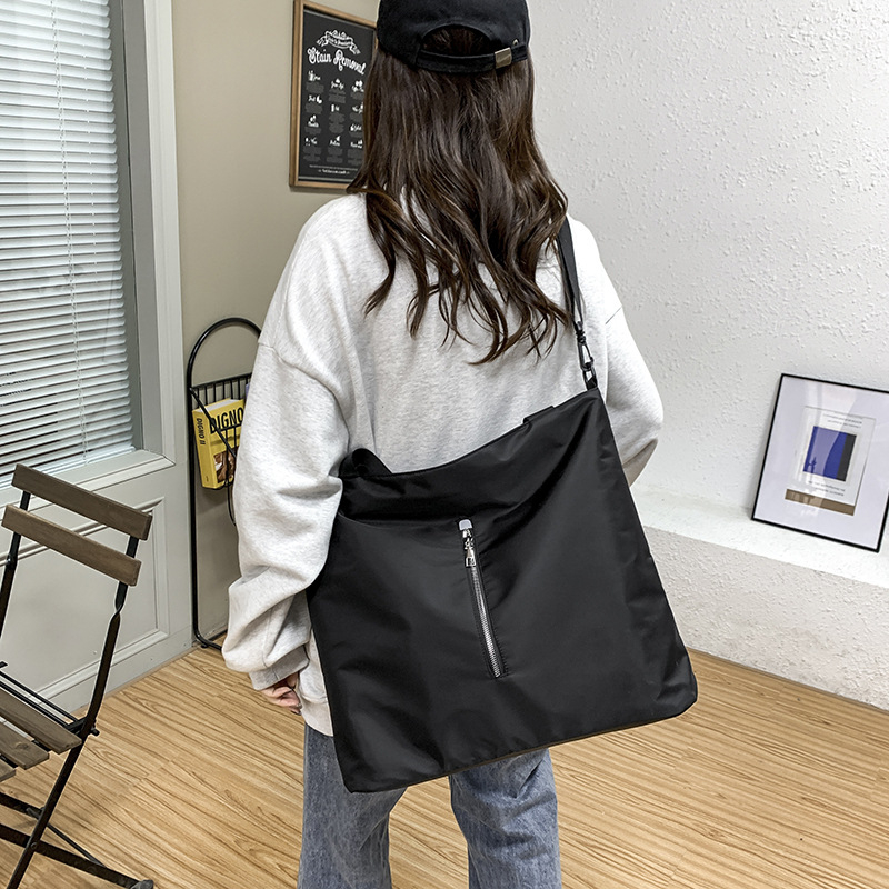 Nylon torba za putovanja, tote stil, zatvarač, vodoravni kvadratni oblik, tri remena za ramena, podstava od poliestera