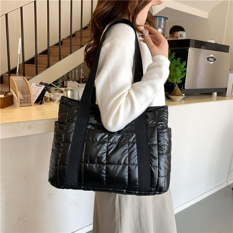 Ženska PU tote torba, zatvarač, vodoravni kvadratni oblik, poliesterska podstava, unutarnja pretinica za telefon