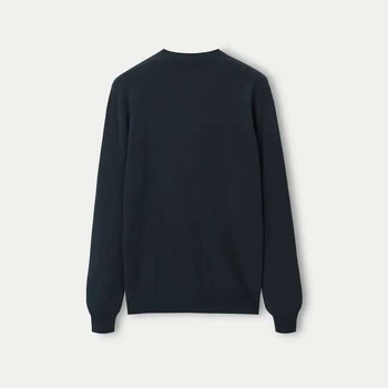 Пуловер от 100% вълна, кръгло деколте, дълги ръкави, прав силует, зимен стил