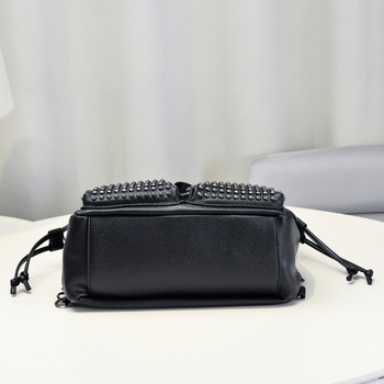 PU ženska torba, gradski stil, vertikalni kvadratni dizajn, zatvaranje šnira, unutarnji džepovi sa zipom i džep za telefon, dvostruke ručke