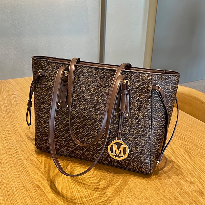 Ženska torba (PVC materijal; horizontalni kvadratni oblik; zatvaranje zatvaračem; unutarnji džep za telefon i džep sa zatvaračem; podstava poliester)