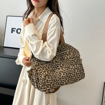 Ženska tote torba s leopard printom, platno, zatvarač, unutarnji džep patch, jedna naramenica