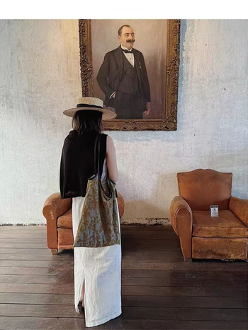 Platnasta tote torba s originalnim dizajnom, vodoravni kvadratni oblik, magnetsko zatvaranje, unutarnji džep sa zatvaračem, meka tekstura