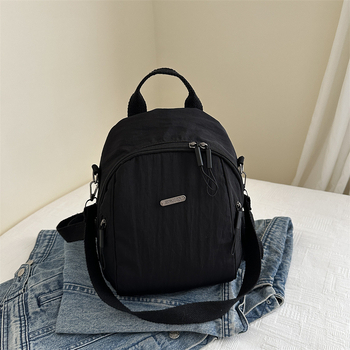 Bucket bag със стил градска простота, закриване с цип, полиестерова подплата, джобове за телефон и камера