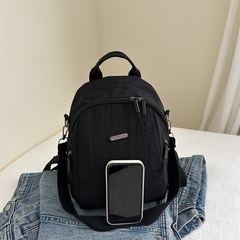 Bucket bag със стил градска простота, закриване с цип, полиестерова подплата, джобове за телефон и камера