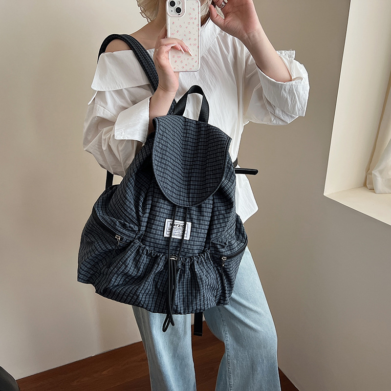 Ruksak velike kapacitete u urbanom minimalističkom stilu, korejski karirani uzorak, zatvarač na vrpce, laminirana unutarnja džep sa zipom, poliester podstava