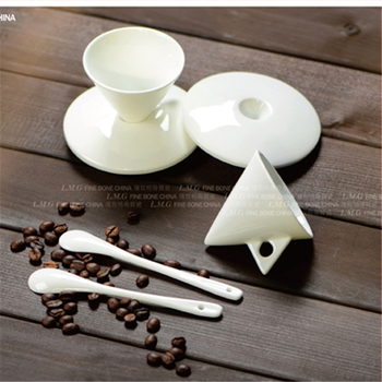 Kavos puodelių su lėkštute komplektas, kaulo porcelėnas, gėlių raštas, pakuotė popierinėje dėžutėje, 2021 m. vasaros leidimas.