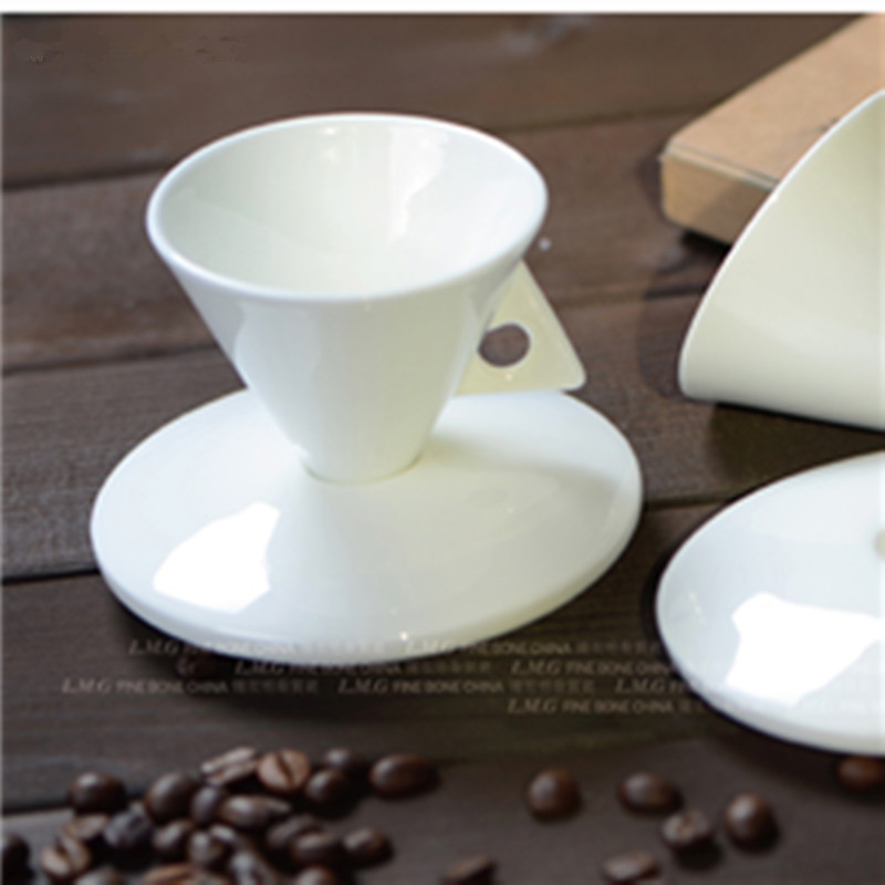 Kavos puodelių su lėkštute komplektas, kaulo porcelėnas, gėlių raštas, pakuotė popierinėje dėžutėje, 2021 m. vasaros leidimas.