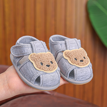 Πέδιλα για μωρά το καλοκαίρι — βαμβακερό επάνω μέρος, Velcro κλείσιμο, μαλακή αντιολισθητική σόλα με προστασία δαχτύλων (12–36 και 24–48 μήνες)