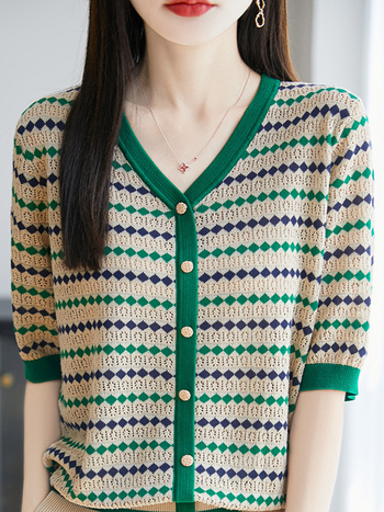 Lyocell pleteni top s dijamantnim izrezom i blokom boja, okrugli ovratnik, rukav 5/4