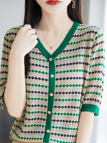 Lyocell pleteni top s dijamantnim izrezom i blokom boja, okrugli ovratnik, rukav 5/4