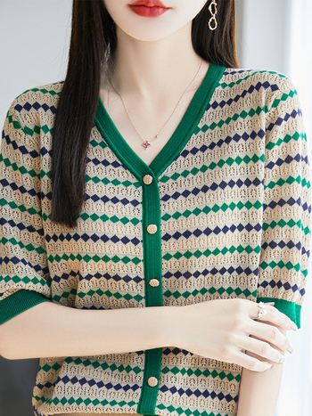 Lyocell pleteni top s dijamantnim izrezom i blokom boja, okrugli ovratnik, rukav 5/4