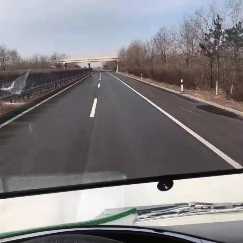 Automatinė teleskopinė saulės užuolaida priekinio stiklo sunkvežimiams ir autobusams – UV apsauga, plastmasos medžiaga, tvirtinimas su siurbtukais