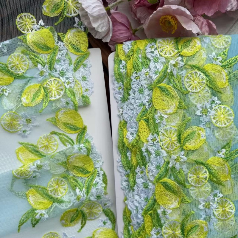 Едностранна мрежеста дантела с лимонов мотив за облекло и домашен текстил • Материали: мрежа + полиестер • Приложения: декорация, занаяти, ръчна изработка, облекло, домашен текстил • Бранд: Yixing