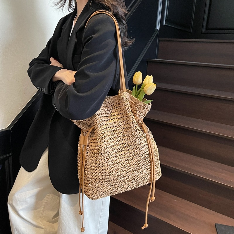 Torba za ramena od slame, casual gradski stil, horizontalni kvadratni oblik, magnetsko zatvaranje, podstava od poliestera