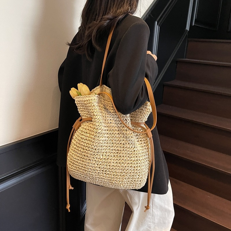 Torba za ramena od slame, casual gradski stil, horizontalni kvadratni oblik, magnetsko zatvaranje, podstava od poliestera