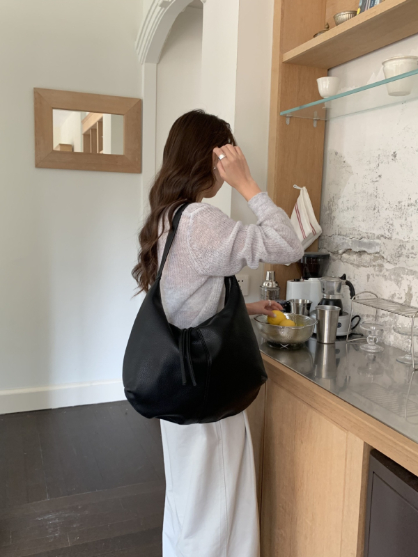 Geantă Tote cu capacitate mare, stil urban minimalist, PU material, căptușeală poliester, închidere cu fermoar, formă pătrată orizontală, buzunar interior cu fermoar.