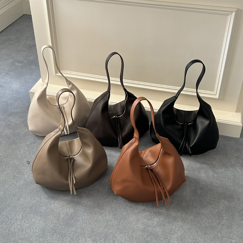 Geantă Tote cu capacitate mare, stil urban minimalist, PU material, căptușeală poliester, închidere cu fermoar, formă pătrată orizontală, buzunar interior cu fermoar.