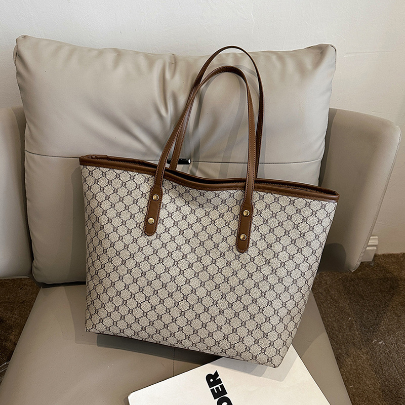 PU Tote Bag — уличен стил, ципово затваряне, вътрешен джоб за мобилен телефон, вътрешен джоб тип патч