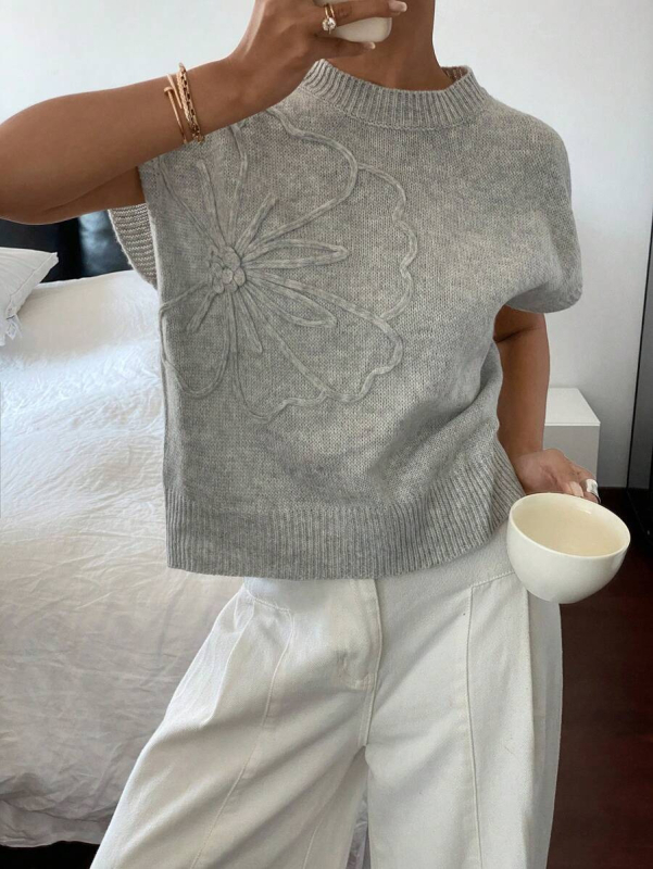 Pleteni džemper s cvjetnim uzorkom, okrugli izrez, kratki rukavi, slobodan kroj; mješavina Angora i acetata