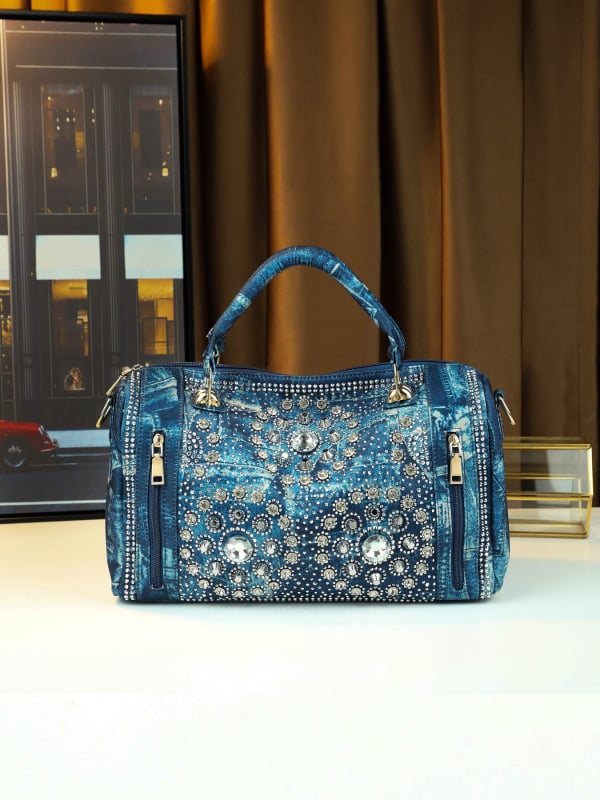 Denim női crossbody táska cipzárral, függőleges négyzetes alak, laminált belsővel, tavasz 2025