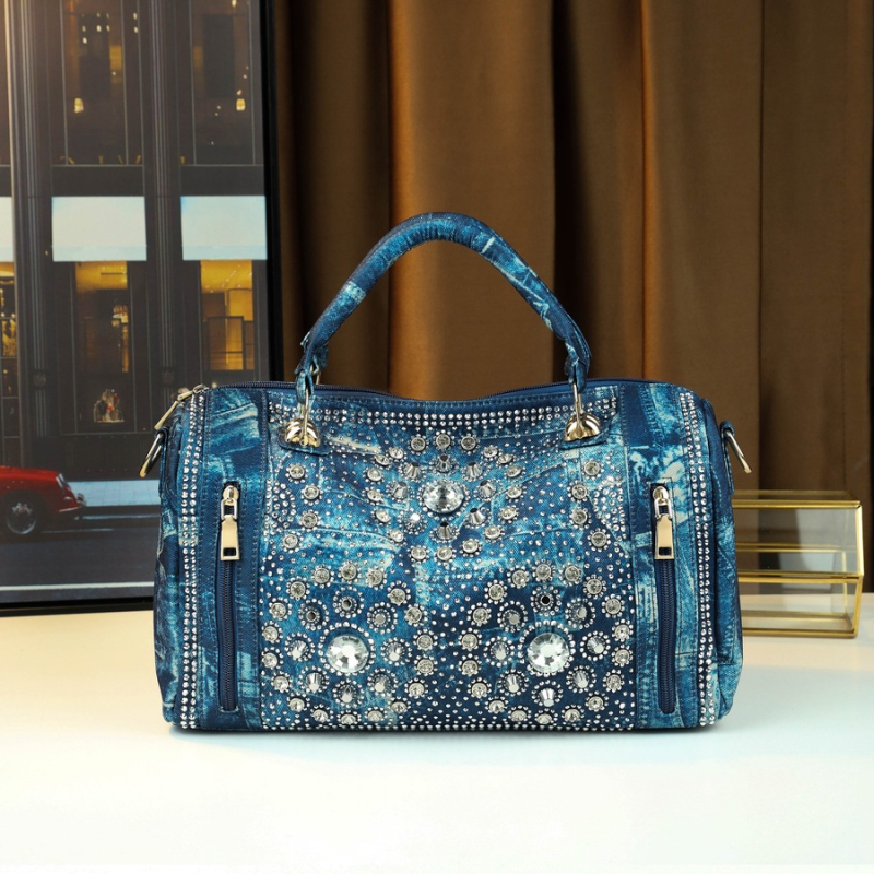 Denim női crossbody táska cipzárral, függőleges négyzetes alak, laminált belsővel, tavasz 2025