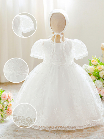 Dječja krstna haljina s čipkom i vezom, satenski trodijelni set, tkanina od poliestersko-bavlovine smjese (65% poliester, 35% pamuk), podstava od pamuka