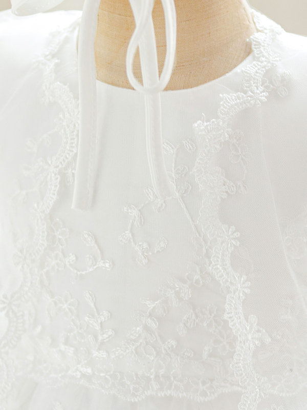 Dječja krstna haljina s čipkom i vezom, satenski trodijelni set, tkanina od poliestersko-bavlovine smjese (65% poliester, 35% pamuk), podstava od pamuka