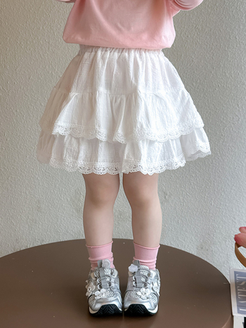 Dječja cake suknja, tkanina od pamuk-mešavine, glavna tkanina poliester 60%, podstava poliester 71–80%, meka obrada