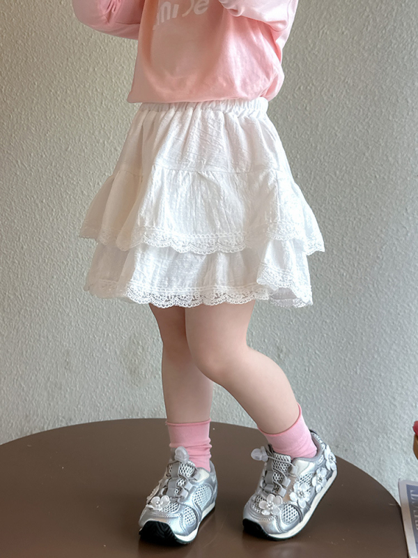 Dječja cake suknja, tkanina od pamuk-mešavine, glavna tkanina poliester 60%, podstava poliester 71–80%, meka obrada