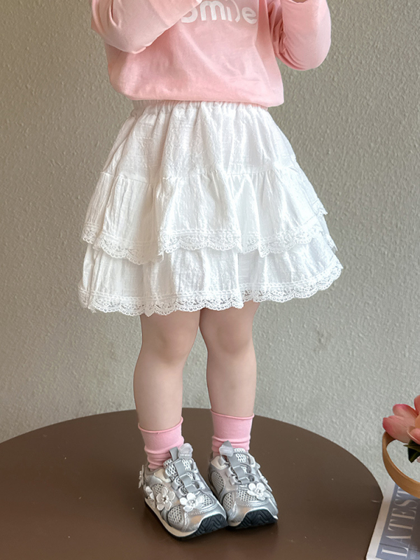 Dječja cake suknja, tkanina od pamuk-mešavine, glavna tkanina poliester 60%, podstava poliester 71–80%, meka obrada