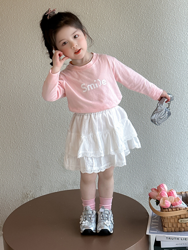 Dječja cake suknja, tkanina od pamuk-mešavine, glavna tkanina poliester 60%, podstava poliester 71–80%, meka obrada