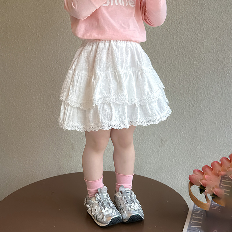 Dječja cake suknja, tkanina od pamuk-mešavine, glavna tkanina poliester 60%, podstava poliester 71–80%, meka obrada