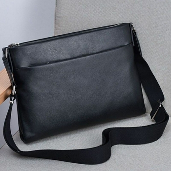 Vyrų pečių rankinė — medžiaga: Kraft popierius; įdaila: galvijų oda; verslo kelionėms