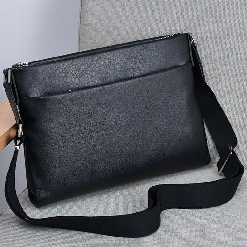 Vyrų pečių rankinė — medžiaga: Kraft popierius; įdaila: galvijų oda; verslo kelionėms