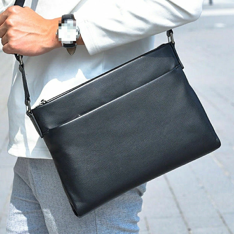 Vyrų pečių rankinė — medžiaga: Kraft popierius; įdaila: galvijų oda; verslo kelionėms