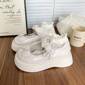 Moteriški Mary Jane bateliai: PU viršus, vidutinio kulno 3–5 cm, storesnis padas, guminis padas, sagties užsegimas