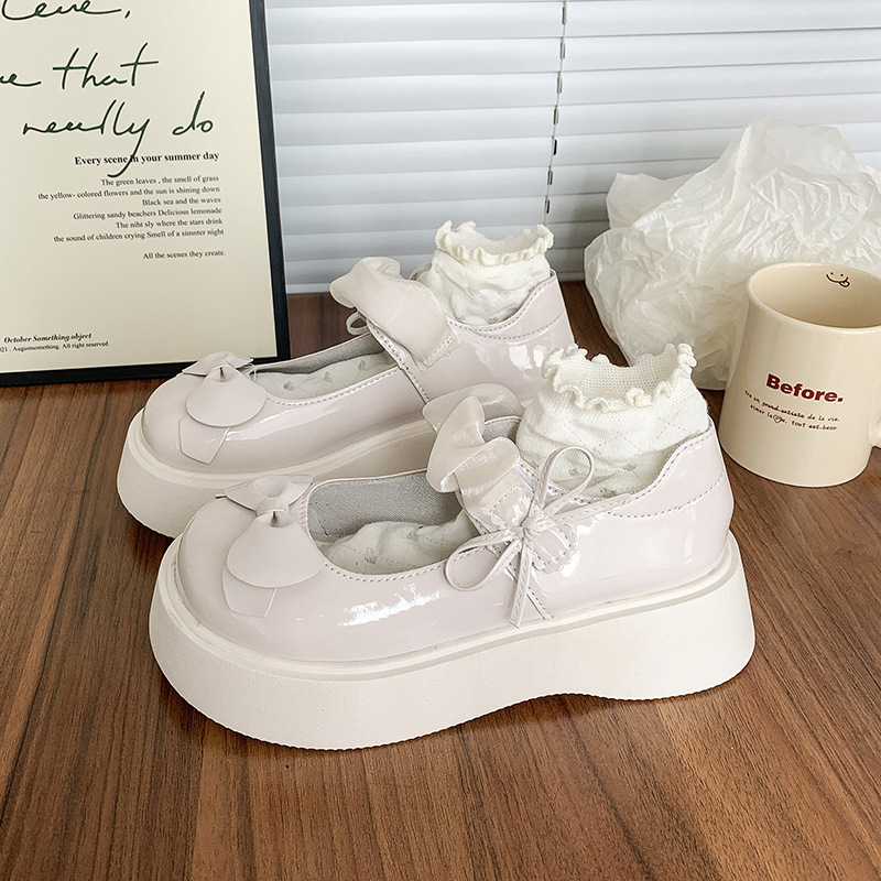 Moteriški Mary Jane bateliai: PU viršus, vidutinio kulno 3–5 cm, storesnis padas, guminis padas, sagties užsegimas