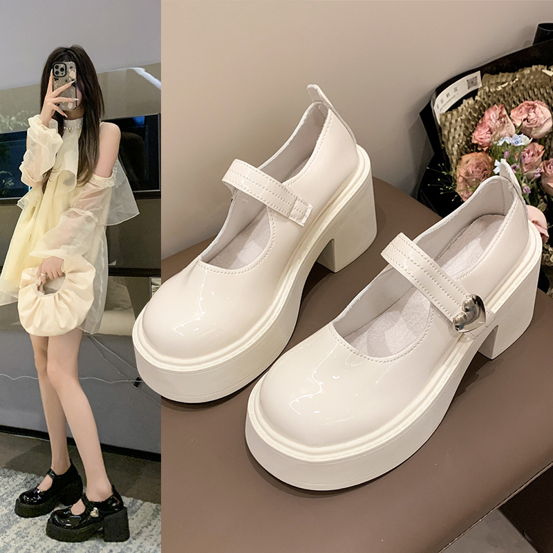 Ženske male kožne loaferice, PU gornji dio, zaobljeni nos, srednja petа 3–5 cm, gumeni potplat, Velcro zatvaranje