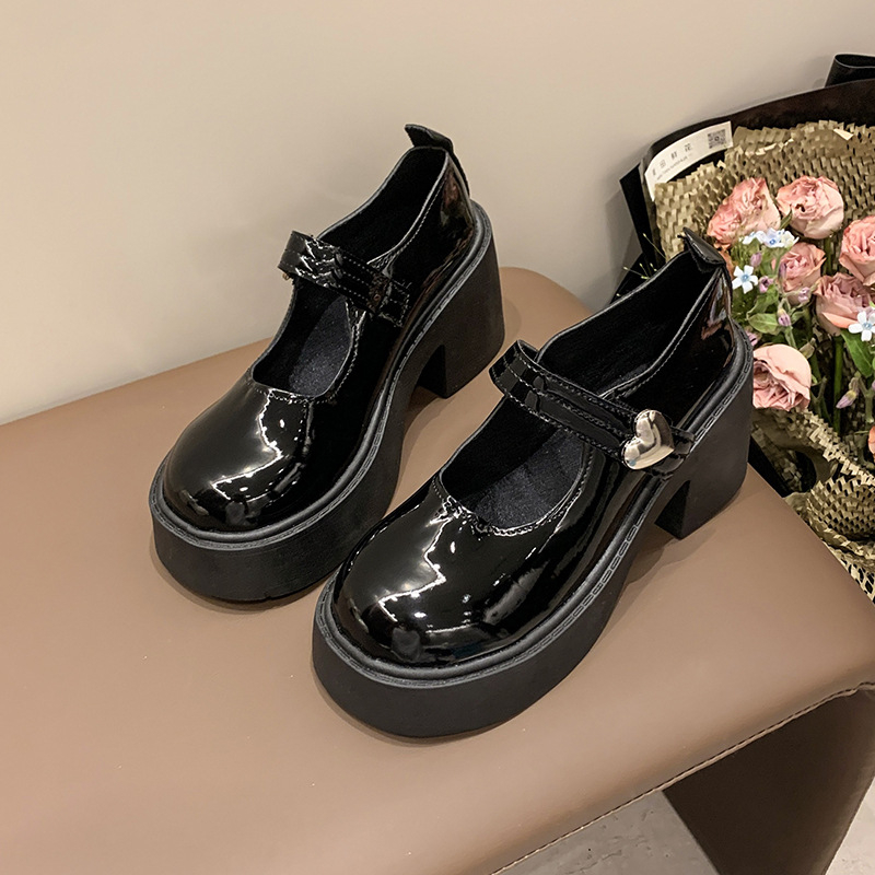 Ženske male kožne loaferice, PU gornji dio, zaobljeni nos, srednja petа 3–5 cm, gumeni potplat, Velcro zatvaranje