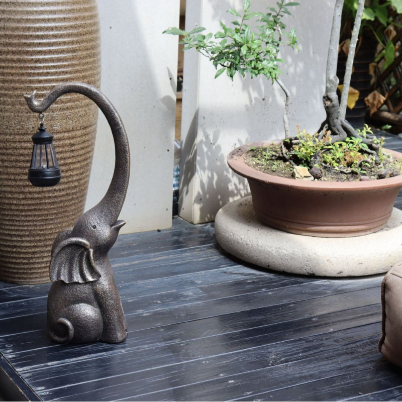 Εξωτερική διακοσμητική ρητίνη ελέφαντας με ηλιακό φωτισμό – καρτούν σχέδιο, διακόσμηση κήπου σε μοντέρνο μινιμαλιστικό στιλ