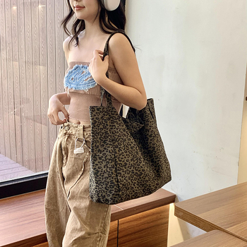 Platnena totes torba s leopard uzorkom, tote stil, otvoreni vrh, skriven džep sa zatvaračem, bez podstavke, dvostruke ručke, za svakodnevnu uporabu