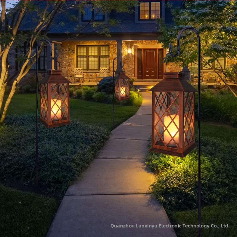 Vonkajší solárny lampáš – lampión s otvoreným dekoratívnym vzorom, visací záhradný lampáš (IP55, 0.5W, 1.2V, 6–12h prevádzka, ručný spínač)