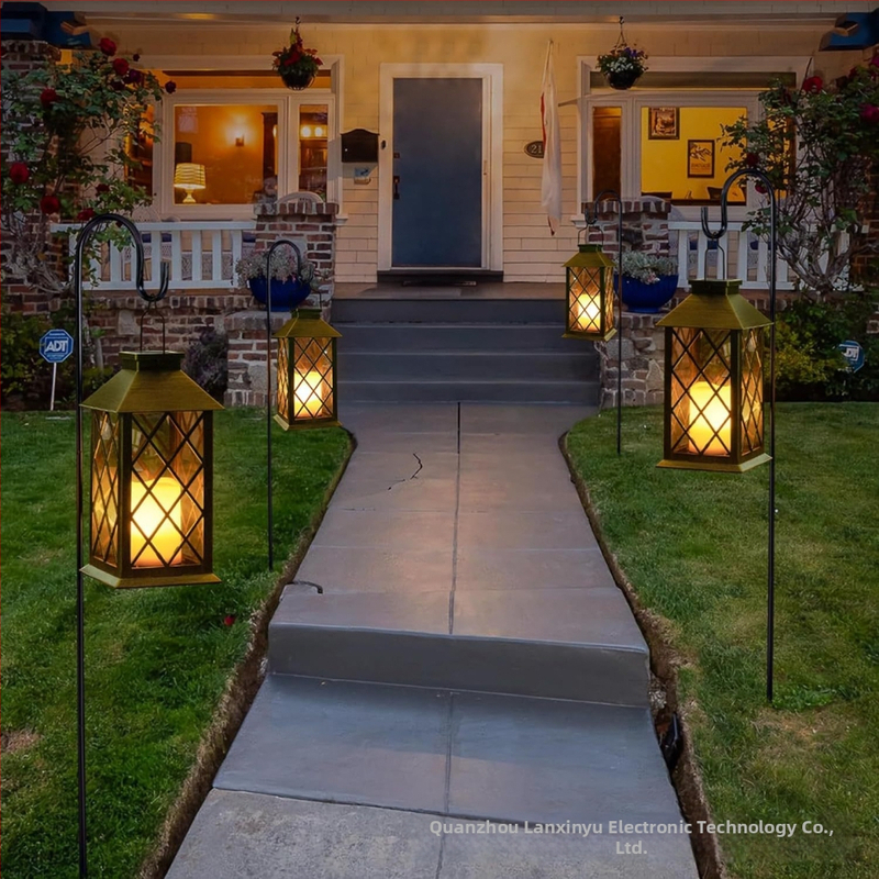 Vonkajší solárny lampáš – lampión s otvoreným dekoratívnym vzorom, visací záhradný lampáš (IP55, 0.5W, 1.2V, 6–12h prevádzka, ručný spínač)