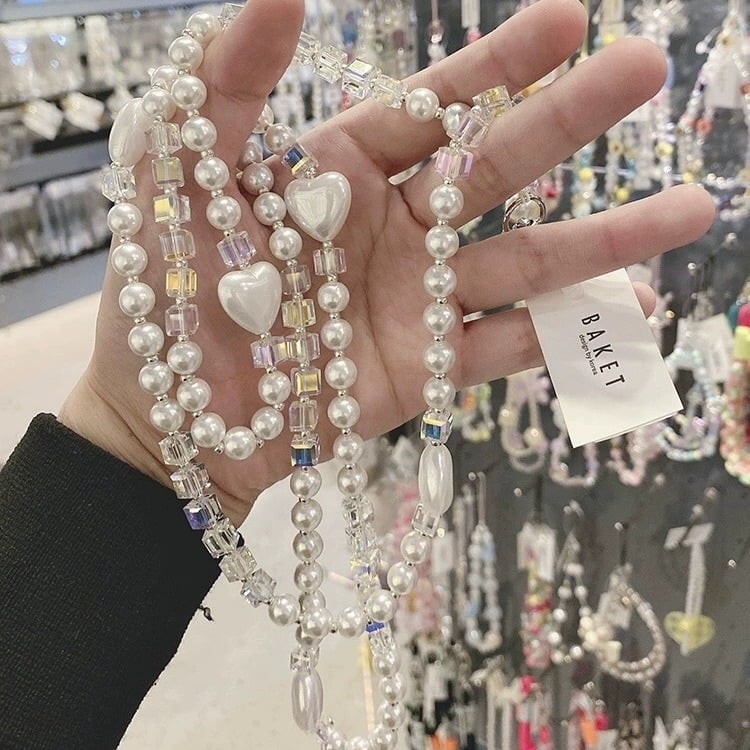 Telefon lánc szív mintával, akril gyöngyök, kézzel készített, 2024 tavasz, luxus divat stílus