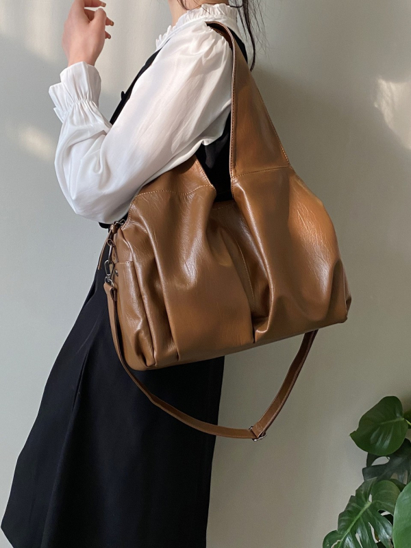 Ženska PU torba za rame i crossbody — Veliki kapacitet, vintage casual stil; Materijal: PU; Podstava: poliester; Oblik: uspravan kvadrat; Otvaranje: zatvarač; Unutarnja struktura: laminirani džep sa zatvaračem