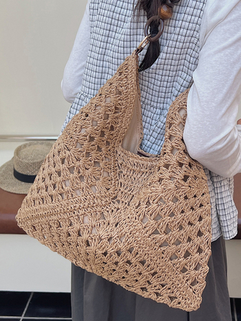 Ženska tote torba od slame, urbani minimalistički stil, magnetska kopča, vodoravni kvadratni oblik, poliester podstava, unutarnji džep sa zatvaračem laminiranim