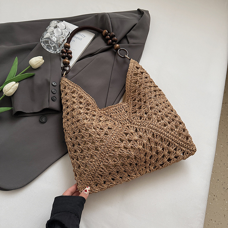 Ženska tote torba od slame, urbani minimalistički stil, magnetska kopča, vodoravni kvadratni oblik, poliester podstava, unutarnji džep sa zatvaračem laminiranim