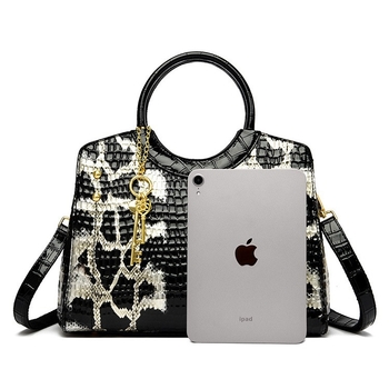 Ženska retro torba s uzorkom zmije, podlaktna torba, PU materijal, zatvaranje, poliester podstava, ovalni oblik, unutarnji džepovi za telefon i ID